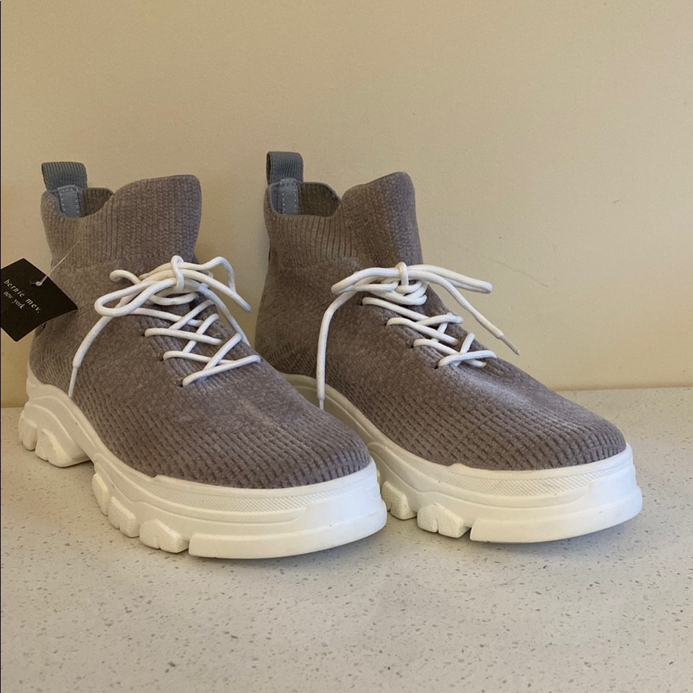 NEW Stylish Women’s Gray Sneakers